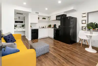 Image de Gated 2br Retreat • Cherry Street + Downtown Tulsa • Pet Friendly
