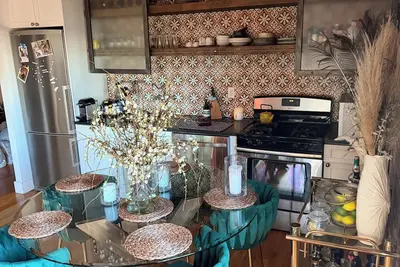 Image de 2-bedroom brick loft in fun Brooklyn w/ Ac, elevator, fitness and elevator!