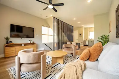 Image de Modern Townhome | Fire Pit, Telescope, By Magnolia