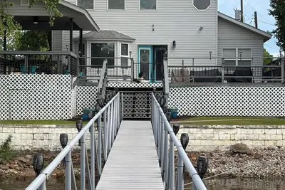 Image de Lake front house on Monkey Island with private dock
