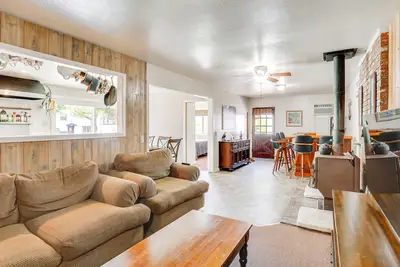 Image de Steps to Sacramento River: Home w/ Yard + Deck