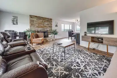 Image de Lake View! South End Seattle Home Near Lumen Field