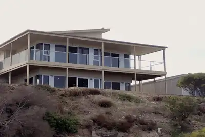 Image de Sunset Waterfront Escape at Dutton Bay - beachfront bliss