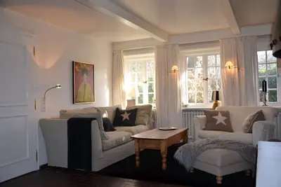 Image de Dreamy Frisian house under thatch,