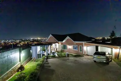 Image de Grande villa Kimironko avec jacuzzi