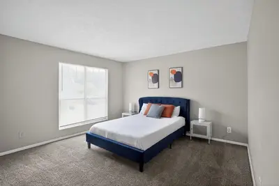 Image de Comfortable  2br space near shops and dining