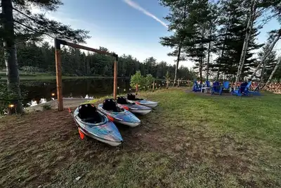 Image de Waterfront | Kayaks | Screened Patio | Bonfire