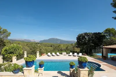 Image de Villa Aigle - with tennis & pool
