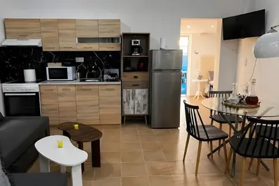 Image de Studio 'Village Suite 102' avec piscine commune et terrasses avec vue