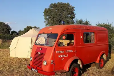 Image de Passez la nuit dans notre unique Magic Bus et tente au coeur de la nature.