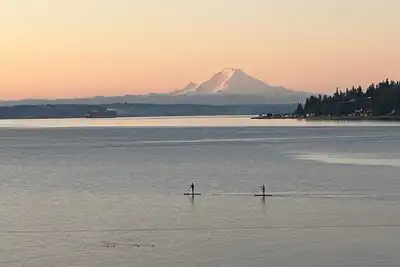 Image de Serene 2-bedroom beach view cottage in charming Bainbridge Island