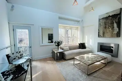 Image de Full Yorkville House w/ Spa, Gym, Office & Parking