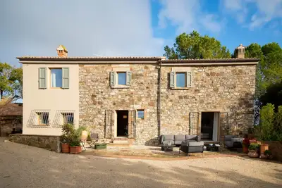 Image de Entire villa with view of the Umbrian countryside