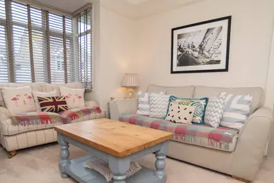 Image de Chic côtier contemporain : 3 chambres avec jardin