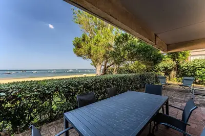 Image de Appartement « Eugénie » avec vue sur bassin d'Arcachon, terrasse privée, accès plage et Wi-Fi