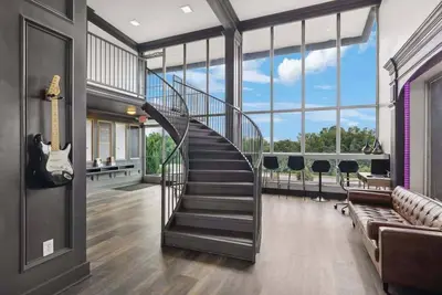 Image de Sleek 2 Bed | 10 Min to Downtown + Bna Access