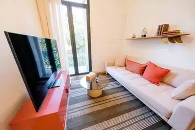 Image de Les Suites du Parc : Appartement lumineux de 2 chambres avec une vue imprenable sur le parc Simone Veil à 2 minutes des halles