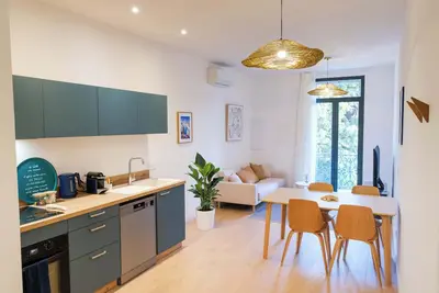 Image de Les Suites du Parc : Elegance et lumière appartement de 2 chambres face au parc Simone Veil à 2 minutes des halles