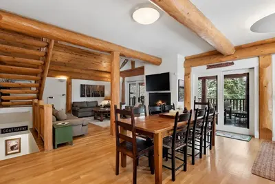 Image de Newly Listed Ski-in/Ski-out Cabin with Private Sauna, Hot Tub and Fireplace