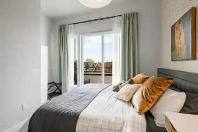 Image de Upscale 2br • Mt. Rainier Rooftop • Stadium Nearby