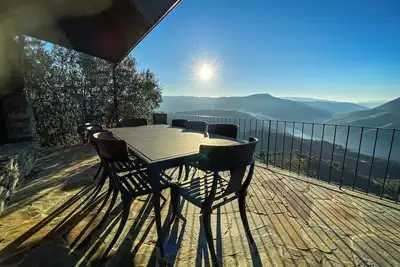 Vineyards & Views: Exquisite Luxury Douro Villa w/ Sun-Drenched Infinity Pool
