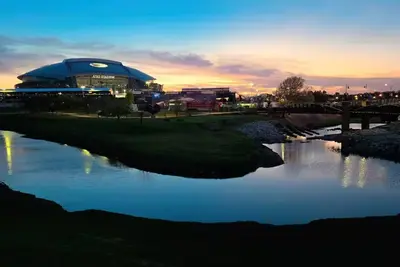 Image de Epic Arlington Home Steps From Stadiums & Stunning