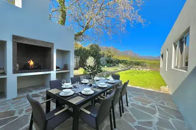 Image de New Listing! Breathtaking views of Jonkershoek valley mountains. Private Pool.