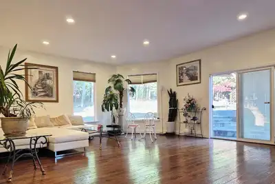 Image de Luxury Sunlight home in Annandale