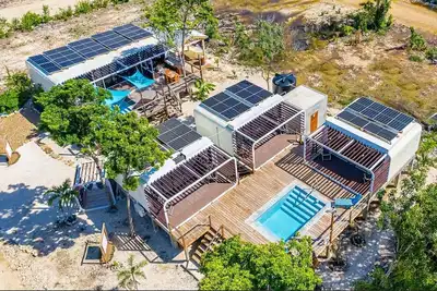 Image de Secret Beach, Ambergris Caye - 2bd House with 3 Casitas and 2 Pools.