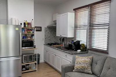 Image de apartment with alarge outdoor entertaintment area in charming downtown Saugatuck