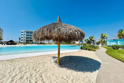 Image de Enjoy the beach-style pool with views by Gps