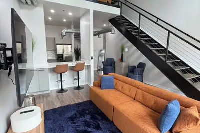 Image de Upscale Midtown Loft-Private Balcony-Free Parking-Shop + Dine