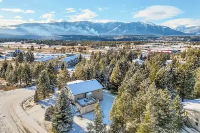 Image de Timberline | 2 Full Suites | Backyard | Pets Ok