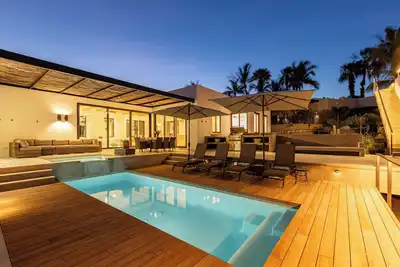 Image de Luxury 4br villa / Steps to oceanfront clubhouse