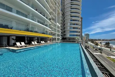 Image de Facing the boardwalk with pool and views By Gps
