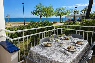 Image de Appartement à côté de la plage à Roses, Costa Brava! 2 chambres, vue sur la mer, connexion Wi-Fi gratuite. Reserve maintenant!