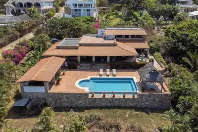 Image de Oceanview Hacienda in Litibú • Pool • Sleeps 12