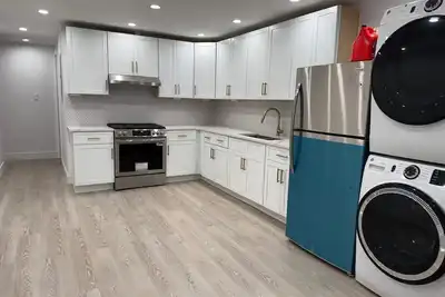 Image de Modern 3 Bedroom Garden Apartment Near Subway