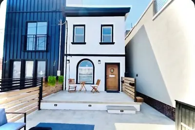 Image de Modern Fishtown Home: 1 Br + Finished Basement, 2 Full Ba, Designer-Furnished