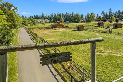Image de Private Luxury 6-Acres Estate/Pool Court & Goats