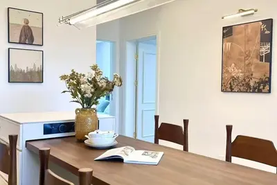 Image de 3-bedroom apartment easy walk to Yuyuan Garden, the Bund and Nanjing Road
