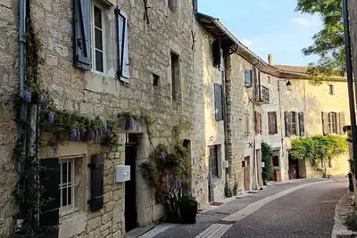 Image de Charmante maison du 13ème dans un village médiéval au cœur du triangle d'or