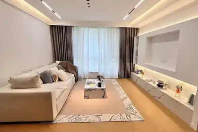Image de Spacious master bedroom equipped with a private walk-in closet near Yuyuan