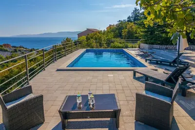 Image de Villa Serenata pool Novi Vinodoski by Villas Guide