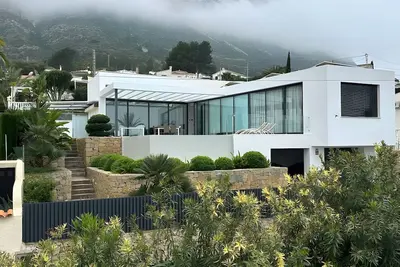 Image de Villa lussuosa e all'avanguardia con splendida vista