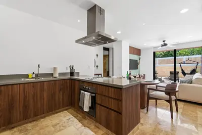 Image de Warm Tropical 2br | Private Jacuzzi & Patio By Casago