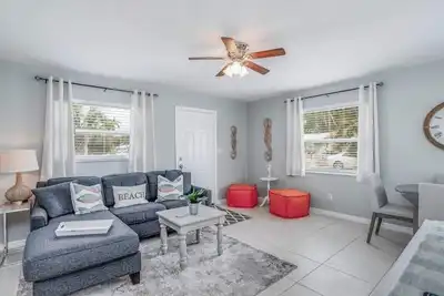 Image de Charming duplex near the beach with screened porch, washer/dryer - dog-friendly
