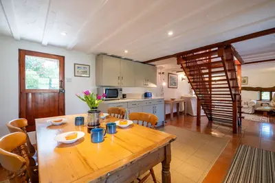 Image de Charming Country Barn with Gardens Near Dittisham