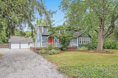Image de Stylish & Well-Equipped Home with Private Outdoor Pool, WiFi, Deck, Gas Grill