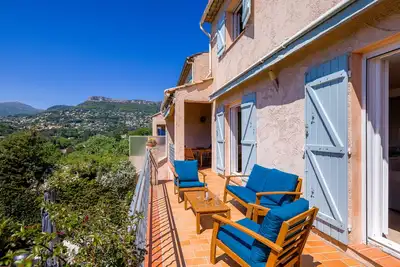 Le Pioulier – Villa avec vue à Vence